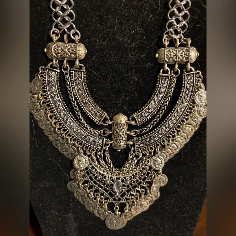 Elegant Silver Statement Necklace‎
